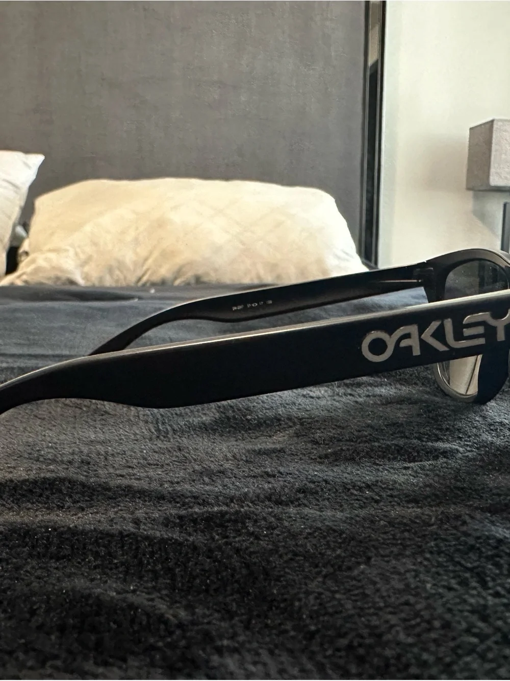 Oakley Men’s Matte Black Frame Sunglasses with Gray Lenses